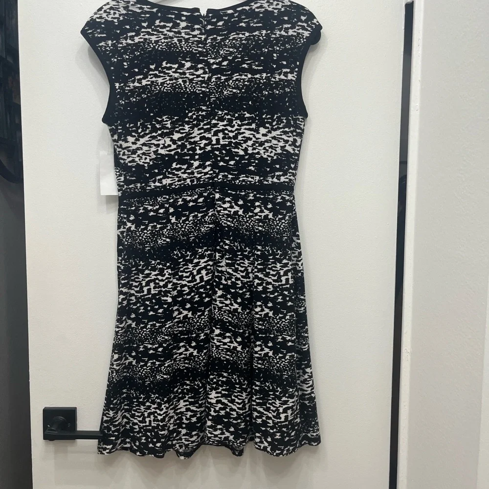 NWT Studio I Black and White Abstract Mini Dress 8P - Picture 7 of 7